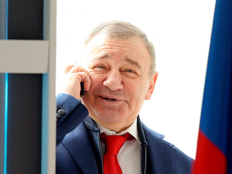 Аркадий Ротенберг в интервью Mash назвал себя бенефициаром "дворца Путина". Как и предсказывали в ФБК