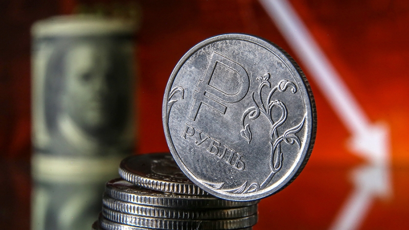 Курс доллара превысил 76 рублей впервые с 1 декабря