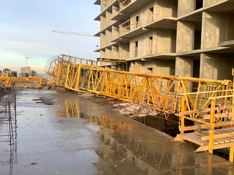 На стройке нового ЖК в Краснодаре рухнул кран: погибли крановщица и директор компании-подрядчика (ВИДЕО)