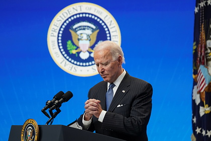 Названа доля одобряющих первые дни президентства Байдена американцев