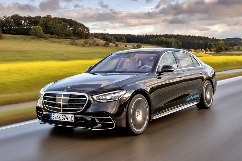 Новый Mercedes-Benz S-Class может оставить водителя без руля. Объявлен отзыв