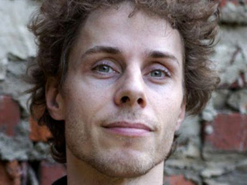 Преподавателя театрального института, задержанного на акции в поддержку Навального, уволили за "аморальный поступок"