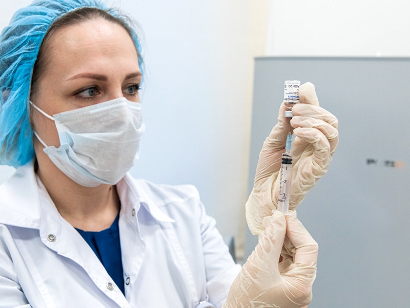 Учителям в Сибири грозят отстранением от работы за отказ от вакцинации против коронавируса