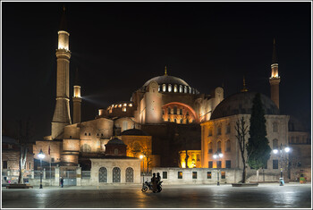 В Стамбуле вооруженный ножом мужчина напал на троих россиян