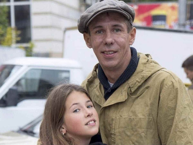 Живущая с Паниным в Испании дочь отказывается общаться с матерью