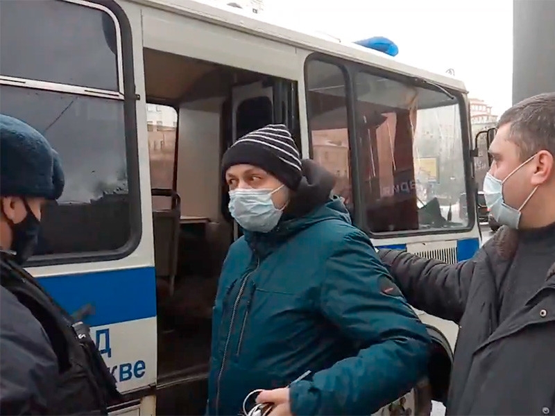 Журналисты потребовали освобождения Сергея Смирнова, назвав его задержание попыткой устрашения независимых СМИ