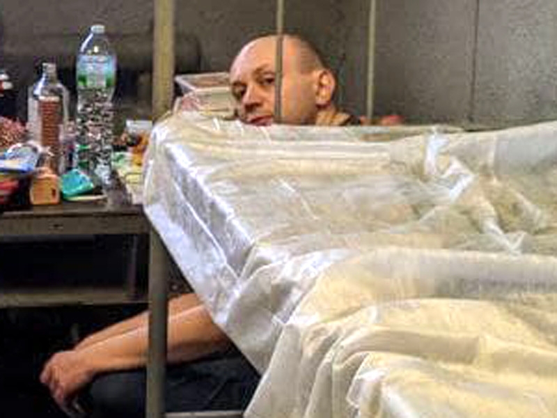 Арестованный главред "Медиазоны" пожаловался на ухудшение самочувствия и "адские условия"