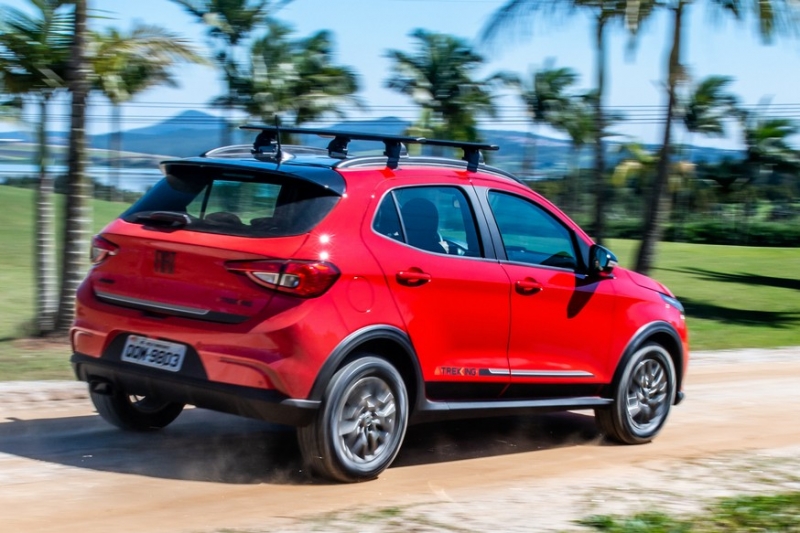 Бюджетный кроссовер Fiat показался с родной оптикой на новых фото