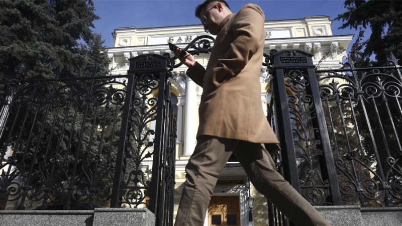 ЦБ обяжет банки поднять лимиты на переводы в Системе быстрых платежей