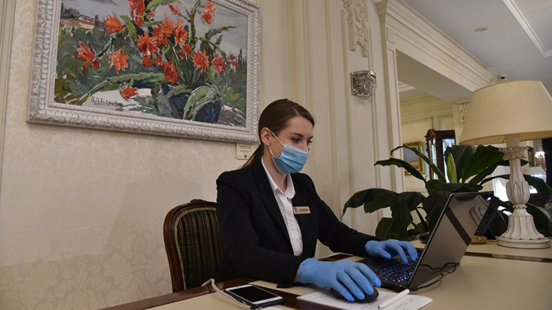 Документ в оборот: россияне смогут въезжать в отели по загранпаспорту