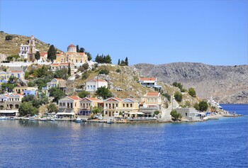 Греция вакцинирует всё население до начала туристического сезона