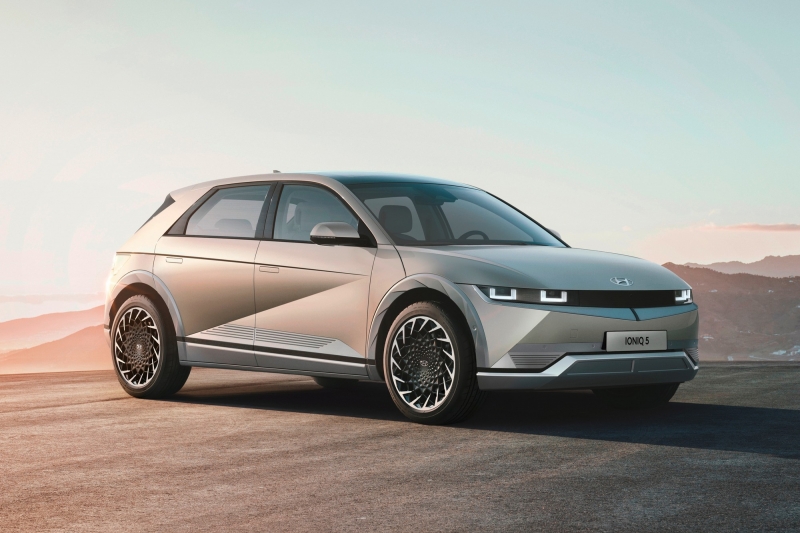 Hyundai Ioniq 5: крупный электрический кросс-хэтчбек с полным либо задним приводом