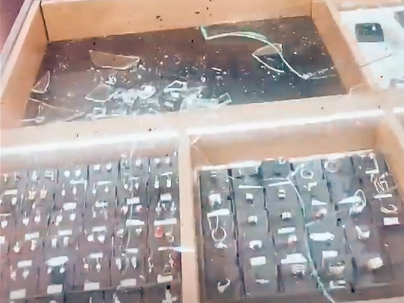 Ювелирный магазин на Сахалине нанял детей в костюмах единорогов для инсценировки нападения (ВИДЕО)