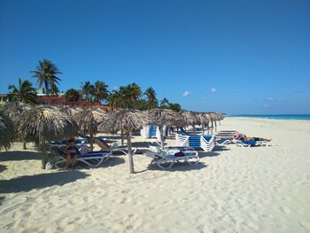 Куба вводит карантин для прибывающих из-за рубежа 