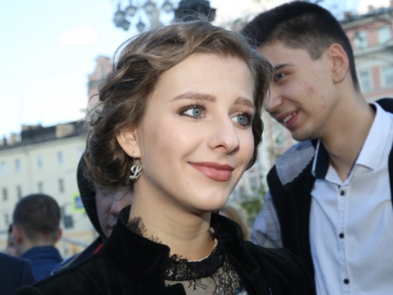 «Лиза в стране чудес»: повзрослевшая Арзамасова удивила поклонников новым образом