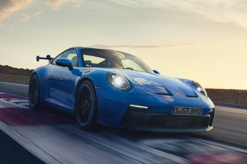 Обновки для спорткара: Porsche 911 GT3 сменил мотор и стал динамичнее