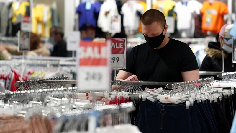 Россияне к 23 февраля увеличили траты на одежду в 3,5 раза