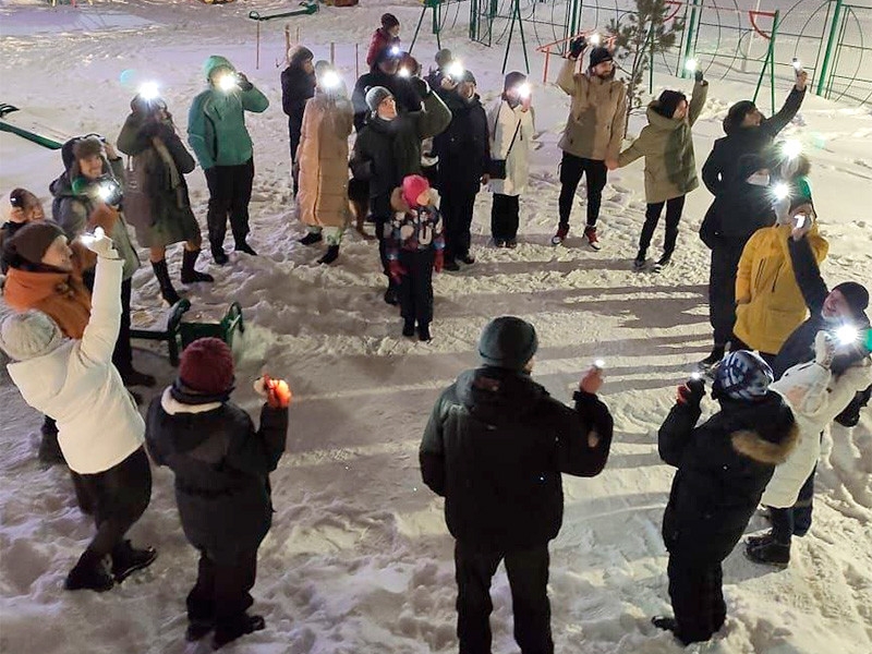 В городах России в День всех влюбленных провели флешмоб в поддержку Алексея  Навального