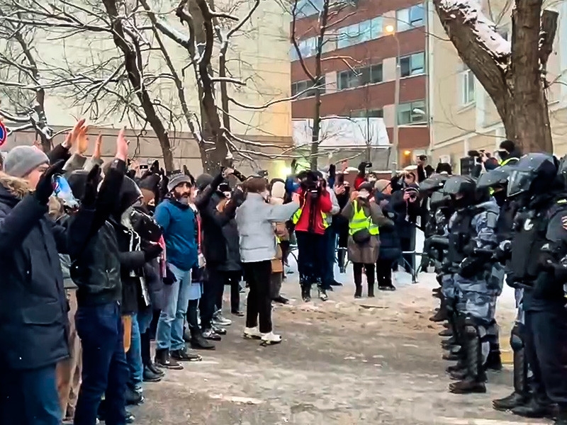 В Москве около 15 человек могут привлечь к уголовной ответственности за нападения на полицейских