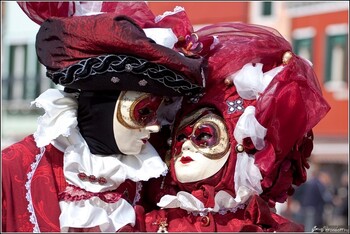 Венеция проводит карнавал без туристов