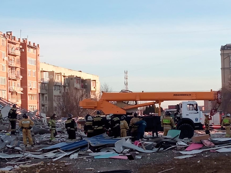 Во Владикавказе взрывом разрушено здание торгового центра