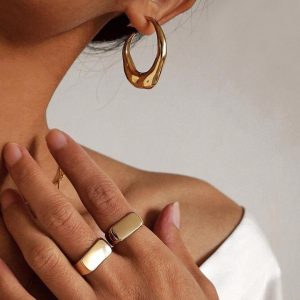 Приятный подарок для каждой дамы - ювелирное украшение