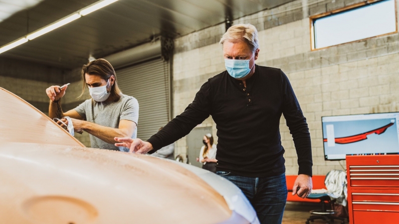 Дёшево и стильно: Fisker замахнулся на славу классических Mini и VW Beetle