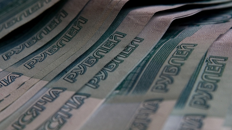 Экономисты дали советы по эффективному вложению 100 тыс. рублей