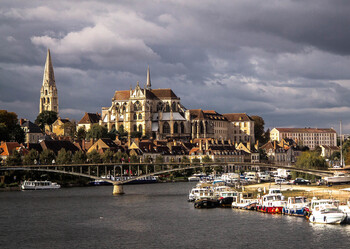 Франция планирует начать отмену ограничений в середине апреля