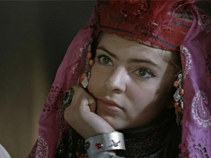 Гюльчатай из «Белого солнца пустыни» бросила кино и стала уборщицей