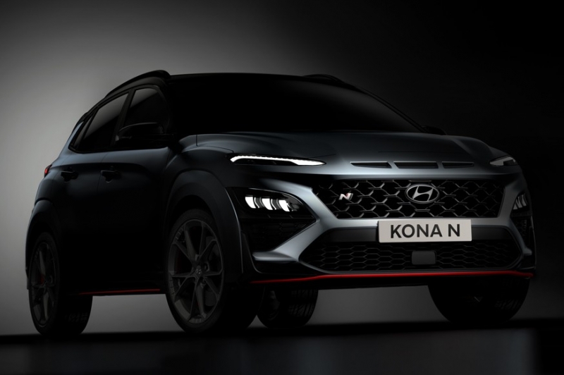 Hyundai раскрыла облик Kona N: красные акценты и «двухкрылый» спойлер на багажной двери