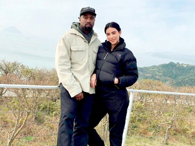 Кардашьян не станет раздевать Уэста после развода