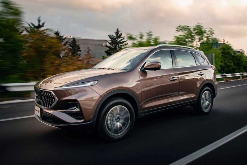 Кроссовер JAC S7 размером с Santa Fe добрался до РФ: дешевле не только «корейца», но и Tiggo 8