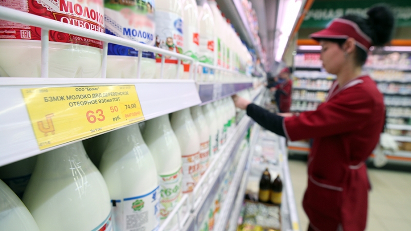 Минсельхоз отверг возможность сильных колебаний цен на молочку в этом году