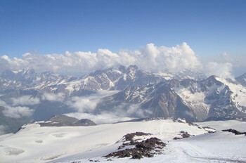 На Эльбрусе спасли потерявшегося сноубордиста из Москвы 