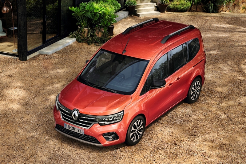 Новый Renault Kangoo: теперь и пассажирская версия, которая заменит компактвэн Scenic