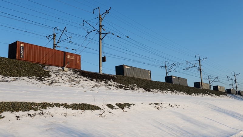 Правительство намерено сократить время доставки ж/д контейнеров с ДФО на запад РФ