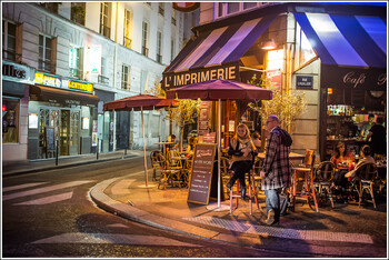 Ресторанам Парижа разрешили открыть террасы на парковках