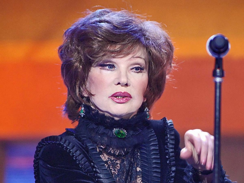 Россияне разругались из-за обложки с Людмилой Гурченко в гробу