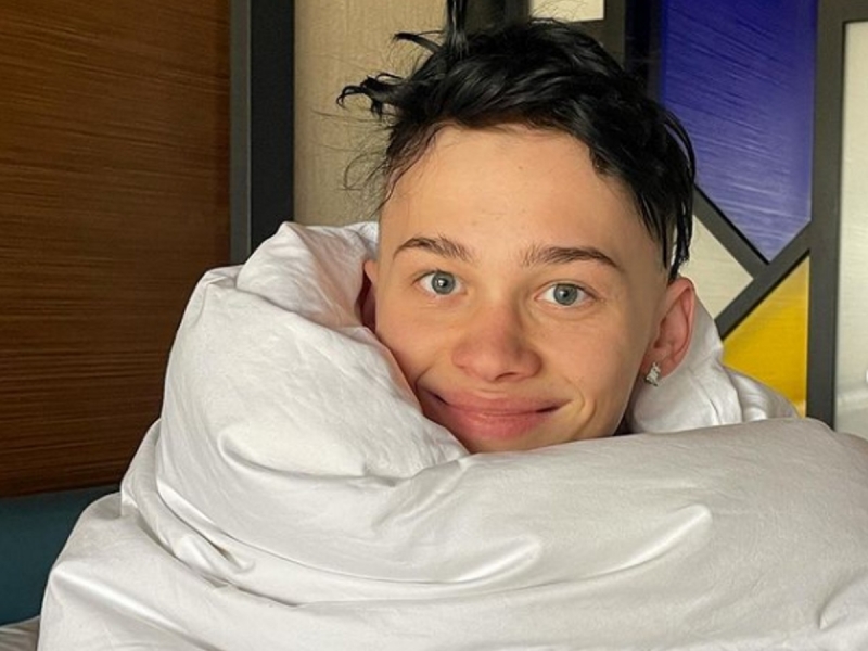 Сдавшая в детдом Даню Милохина мать разрыдалась на Первом канале