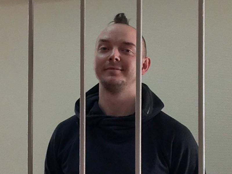 Следователь не разрешил журналисту Ивану Сафронову позвонить 12-летней племяннице