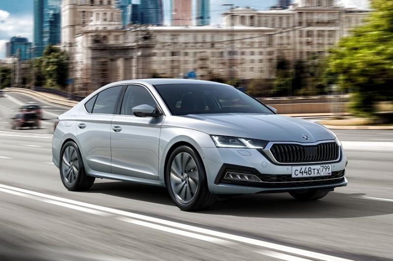 ТОП бестселлеров в РФ: у Granta снова первое место, в список вернулись Arkana и Octavia