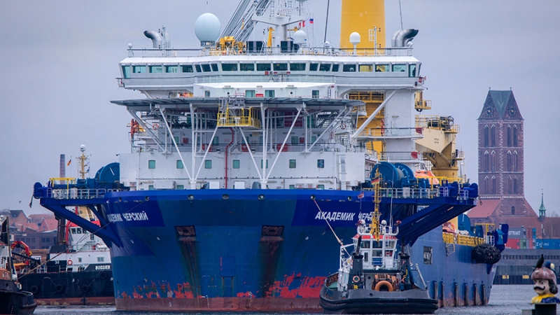 Трубоукладчик «Академик Черский» направился к зоне достройки СП-2