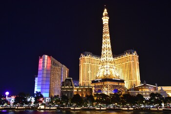 Туристка в ожидании рейса выиграла $300 000 в аэропорту Лас-Вегаса