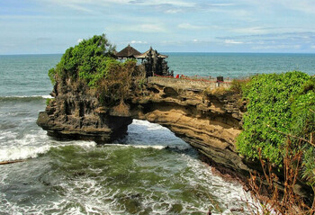 Туристов из РФ и Украины арестовали на Бали из-за поддельных тестов на COVID-19