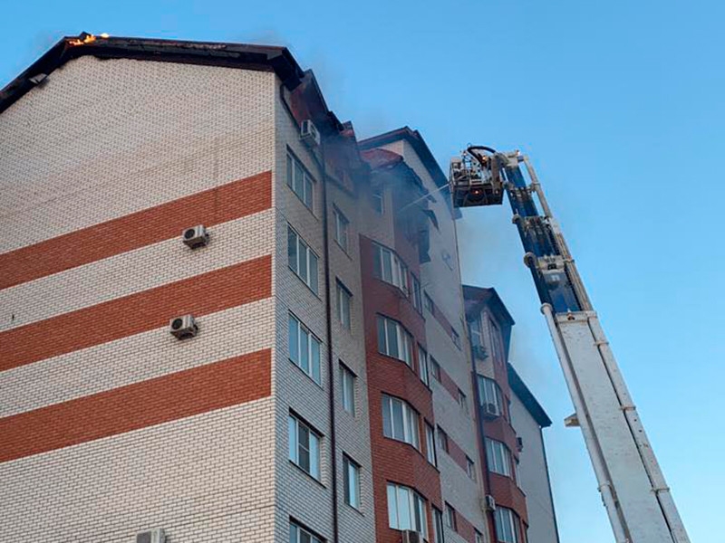 В Анапе возник пожар в восьмиэтажном жилом доме