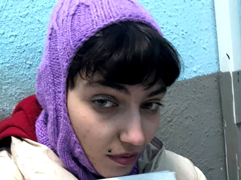 В Петербурге полицейские задержали акционистку Катрин Ненашеву, чтобы предотвратить "радикальное мероприятие"