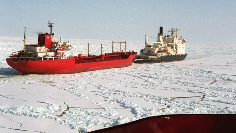 В России задумались о развитии СМП после инцидента в Суэцком канале