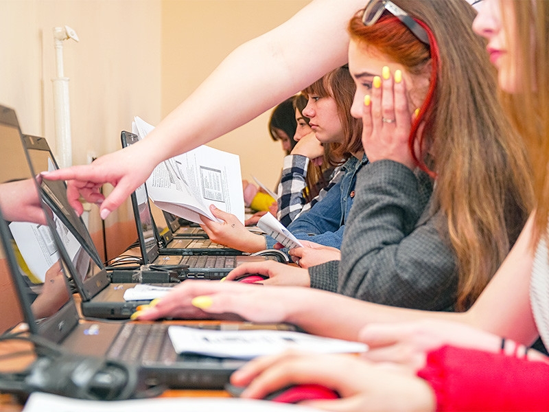 В российских школах ограничат доступ к "негативной" информации по Wi-Fi