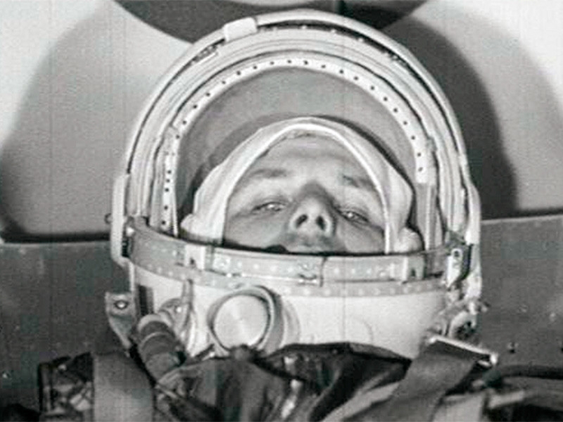 В Звездном городке объяснились по поводу запуска блинов "в космос" и воздушного крестного хода в честь полета Гагарина